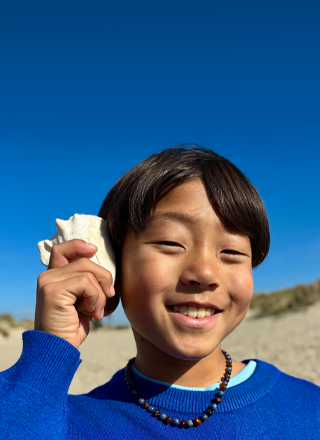 Foto hecha con la cámara Fusion de 48 Mpx, está en uso la función de retratos de última generación enfocada en la cara de una persona