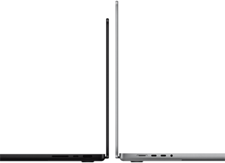 MacBook Pro de 14 pulgadas y otro de 16 pulgadas colocados uno contra otro, muestran la diferencia de tamaño y resaltan el perfil fino
