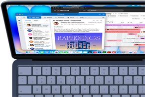 MacBook Neo, color índigo, una persona lo está utilizando para hacer varias tareas a la vez, revisando emails con Outlook y controlando el calendario de un proyecto con Asana
