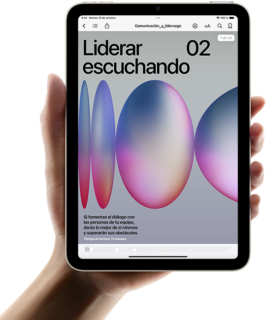 Una mano sujeta un iPad mini en vertical. La app Libros está abierta en la pantalla